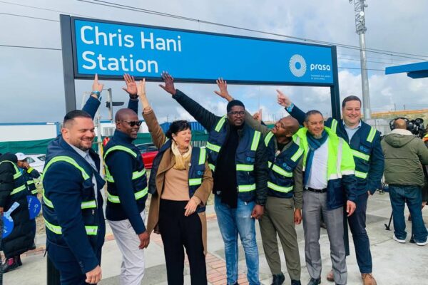 Imifanekiso ngu-Anezwa Tom