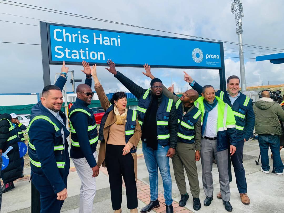 Imifanekiso ngu-Anezwa Tom